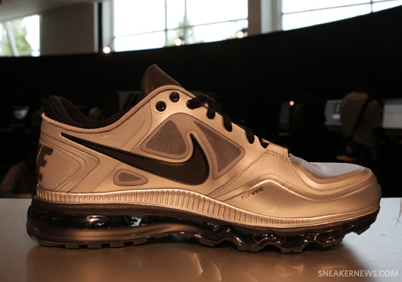 Nike Trainer 1.3 Max Metallic Silver Black 01