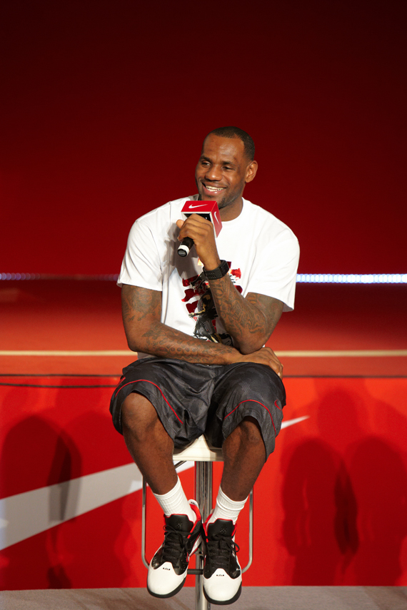 Lebron Ms Mic Smile