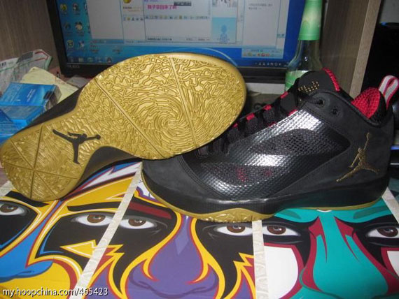 Air Jordan 2011 Q Flight Rabbit Detailed Images 04