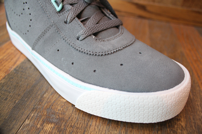 Nike Hachi Cool Grey Anthracite Summit White 3