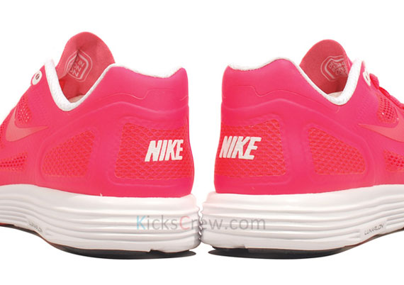 Nike Lunar Flow+ - Solar Red - White