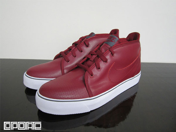 Nike Toki Team Red Grey White 01