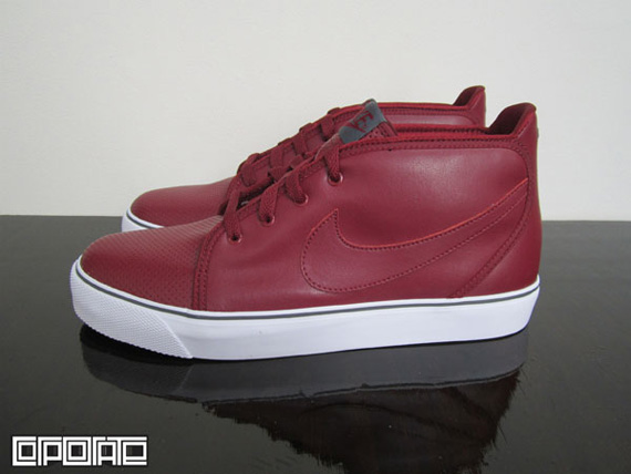 Nike Toki Team Red Grey White 03