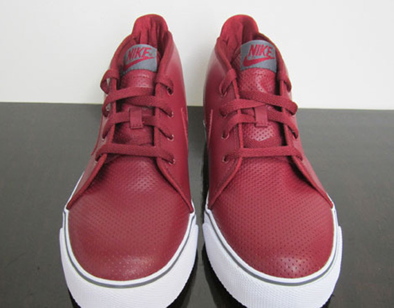 Nike Toki – Team Red – Grey – White