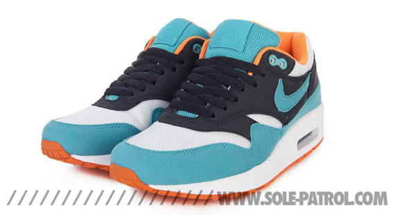 Nike Wmns Am1 Blue Org 01