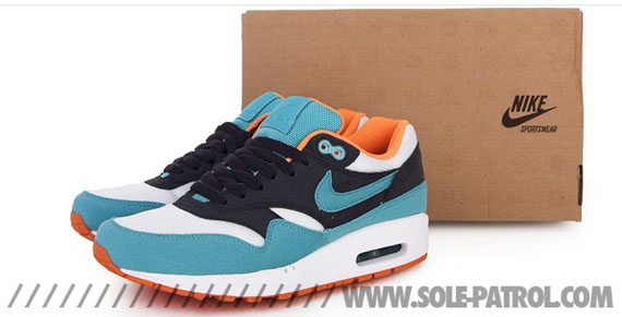 Nike Wmns Am1 Blue Org 02