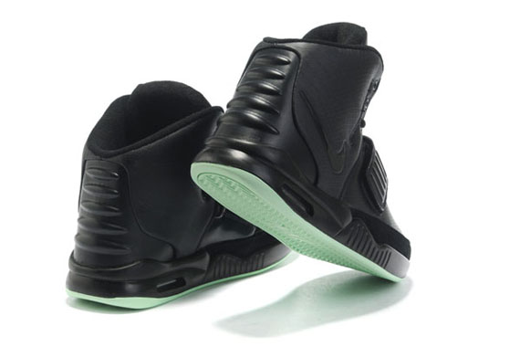 Air Yeezy 2 Fakes 01