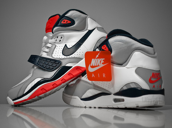 Nike Air Trainer Sc Ii Og Colorways Release Reminder 03