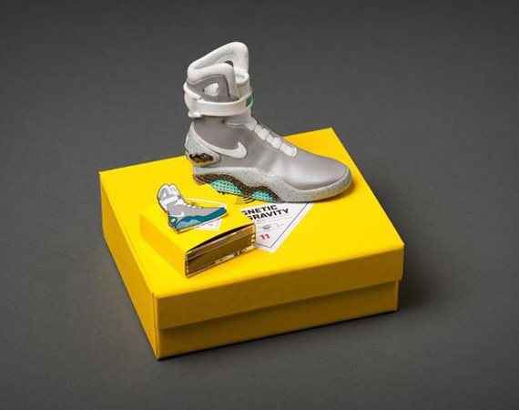 Nike Mag 2011 Ceramic Toy Lapel 02