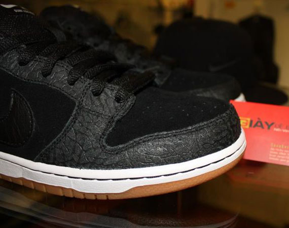 Entourage x Nike SB Dunk Low 'Lights Out' -  General Release Edition