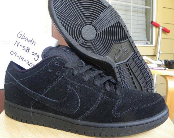 Nike Sb Dunk Low Tonal Black Suede November 2011 01