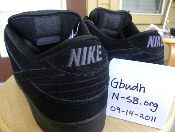 Nike Sb Dunk Low Tonal Black Suede November 2011 04