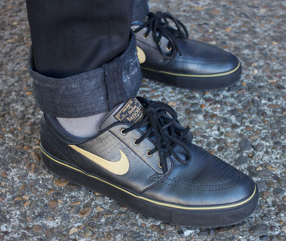 Nike Sb Zoom Janoski Black Croc Gold 01