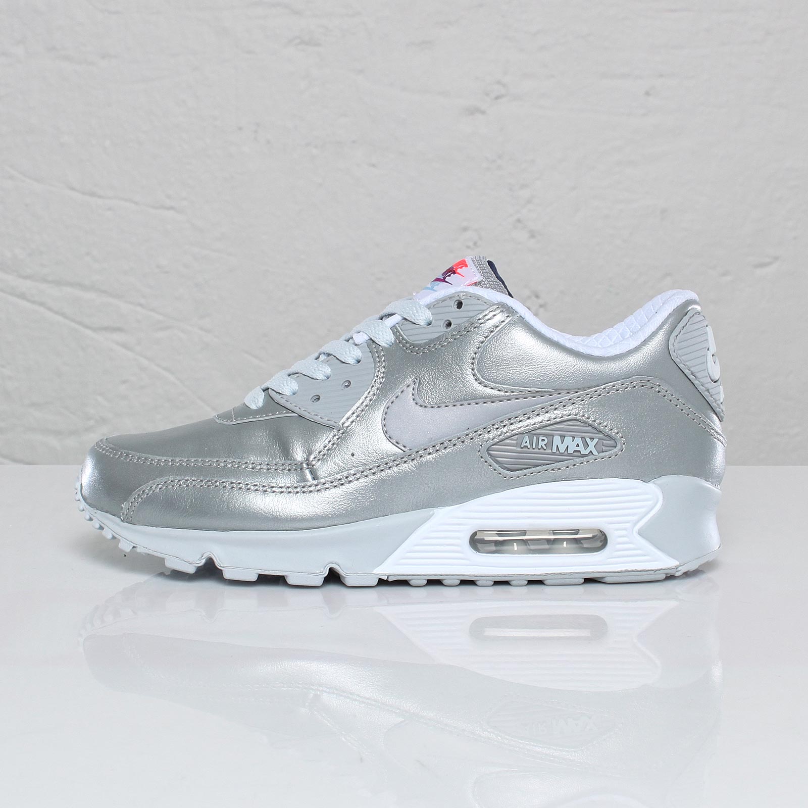 Nike Wmns Air Max 90 Metallic Silver 1