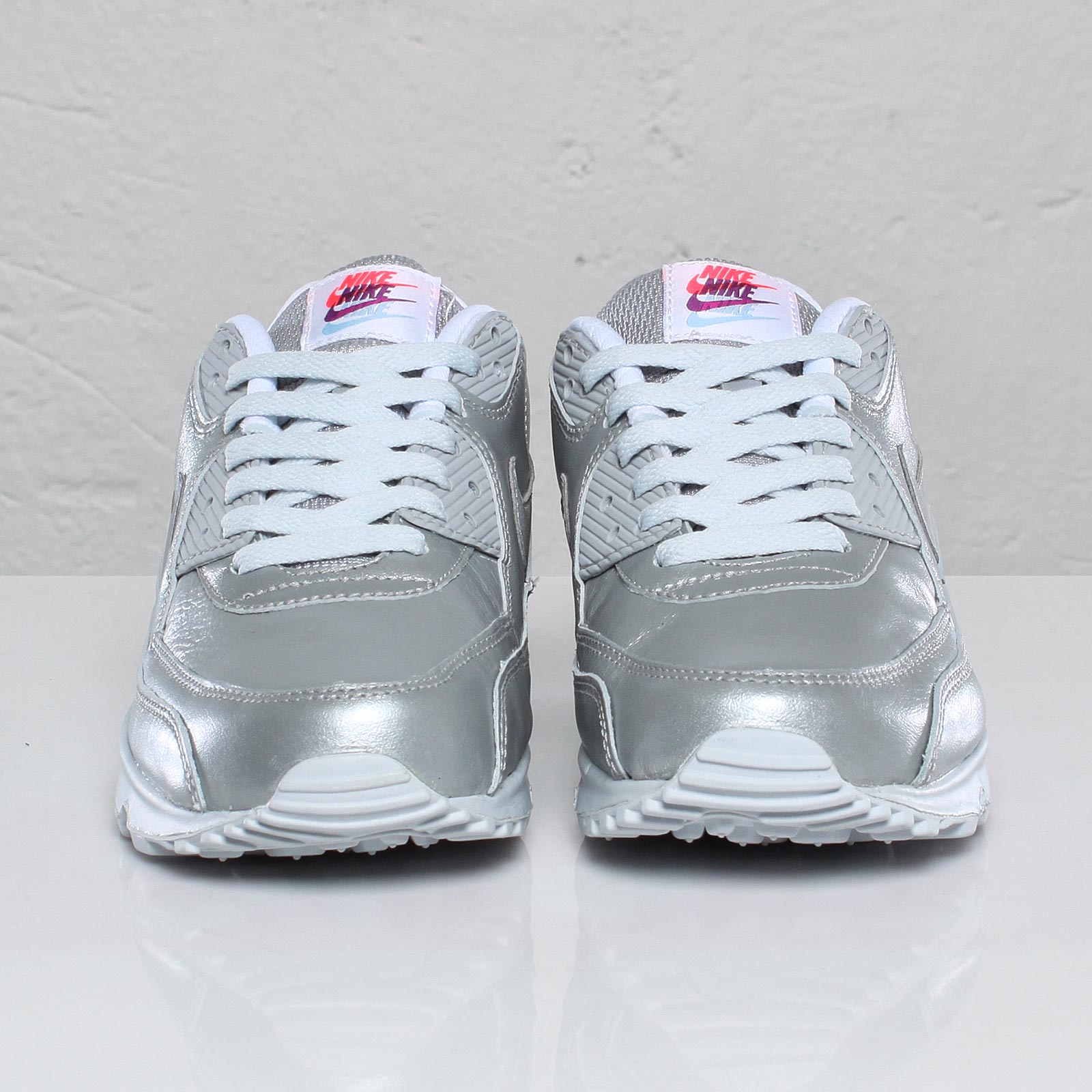 Nike Wmns Air Max 90 Metallic Silver 3