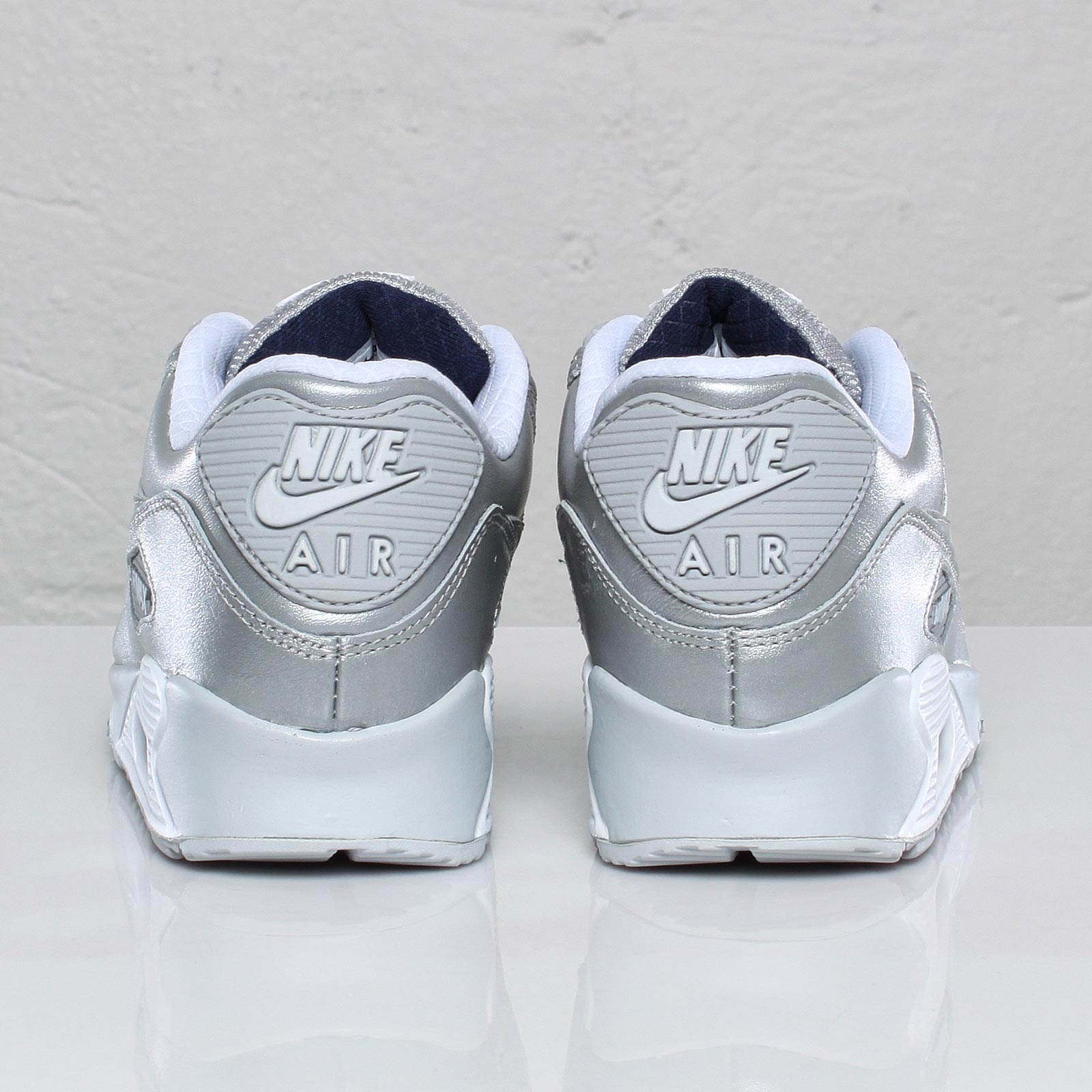 Nike Wmns Air Max 90 Metallic Silver 4