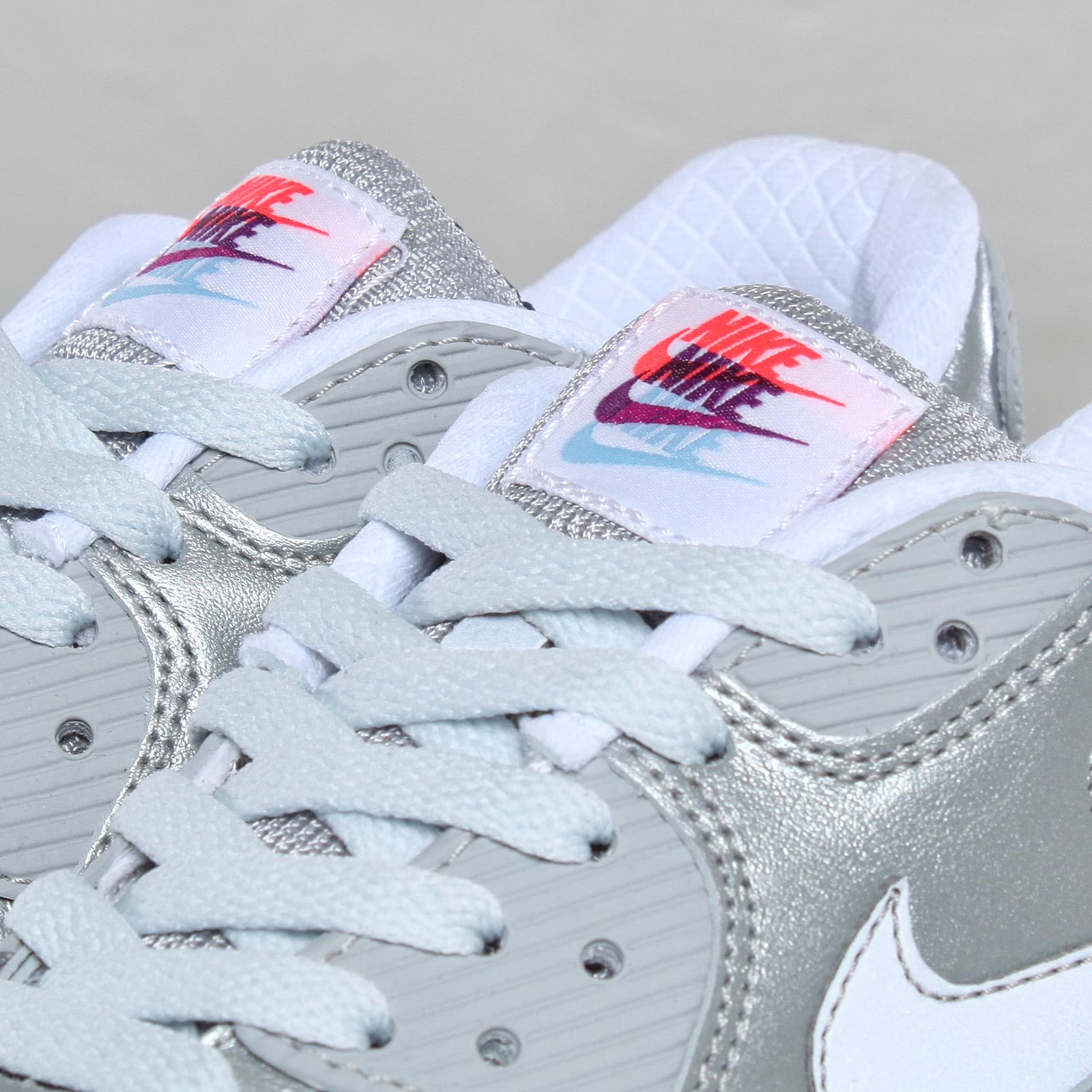 Nike Wmns Air Max 90 Metallic Silver 6