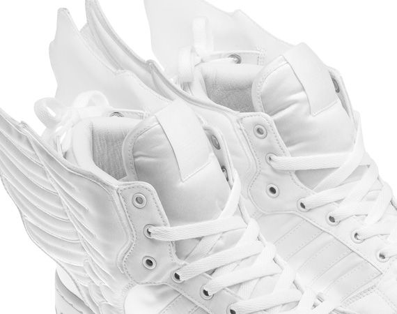 2ne1 Jeremy Scott Wings 2.0 White 05