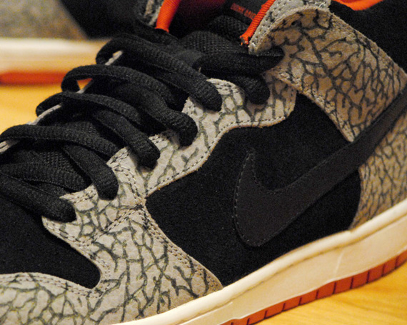 Nike SB Dunk Mid ‘Supreme’ Customs