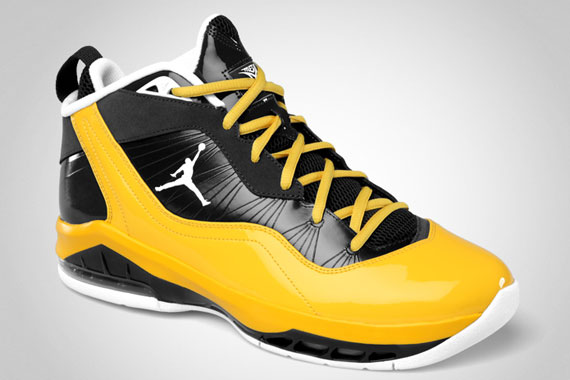 Jordan Melo M8 Anthracite White Varsity Maize 1