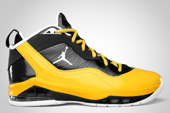 Jordan Melo M8 Anthracite White Varsity Maize 3