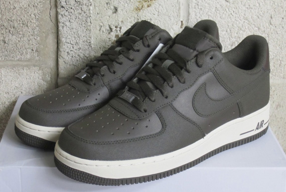 Nike Air Force 1 Low Tec Tuff Sable Green Light Bone 02