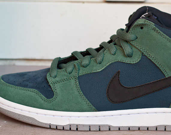 Nike SB Dunk Mid 'Nori'