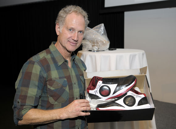 Air Jordan 2010 Ronald Mcdonald House Charity Tinker Hatfield 3