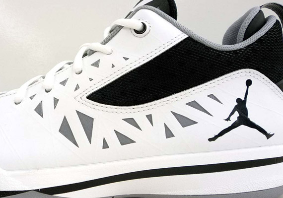 Jordan CP3.V – White – Black – Metallic Silver