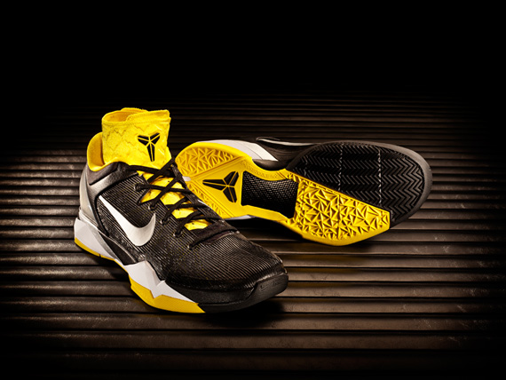 Kobe Bryant Eric Avar Discuss Nike Zoom Kobe Vii 3