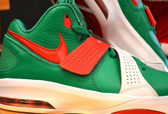 Nike Air Max Sweep Thru – Amar’e Stoudemire Christmas PE