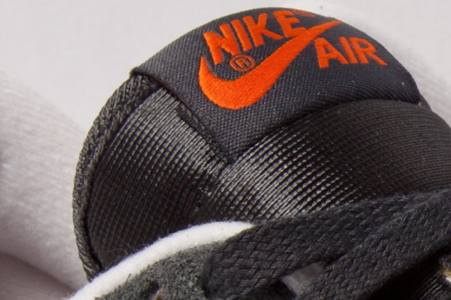 Nike Air Vortex Vntg Anthracite Orange 4