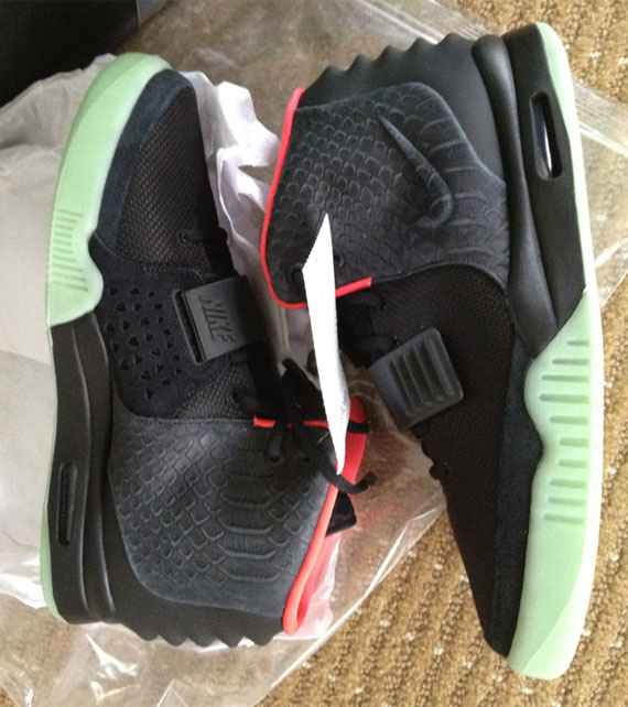 Nike Air Yeezy 2 Up Close Look 03