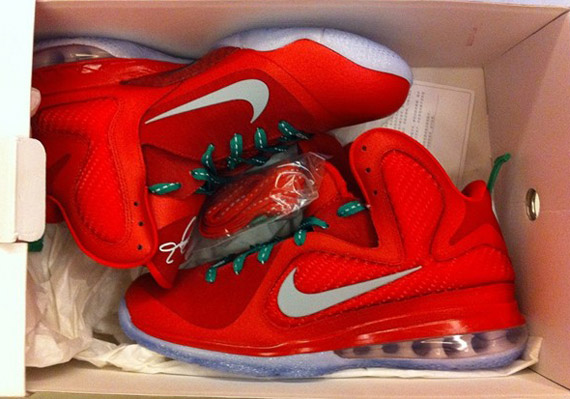 Nike Lebron 9 Christmas New Photos 2