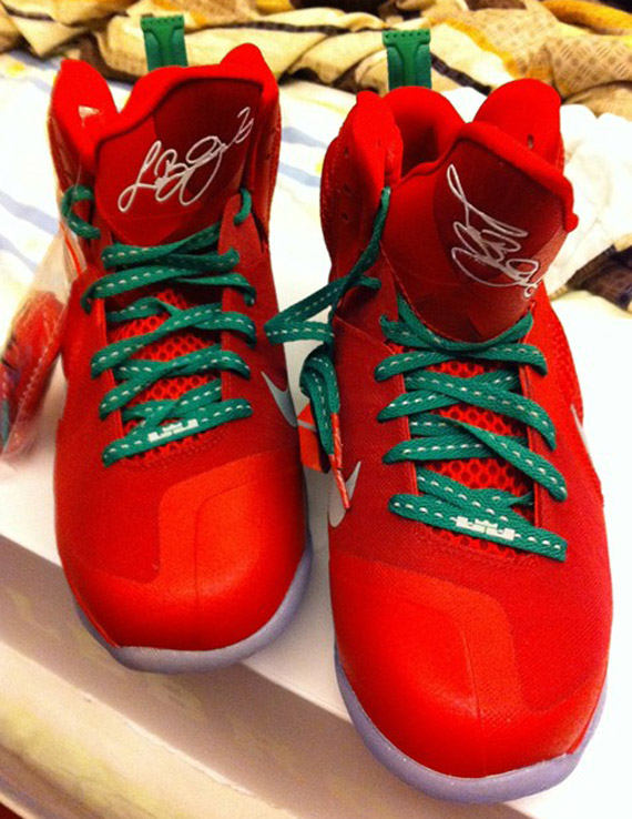 Nike Lebron 9 Christmas New Photos 4