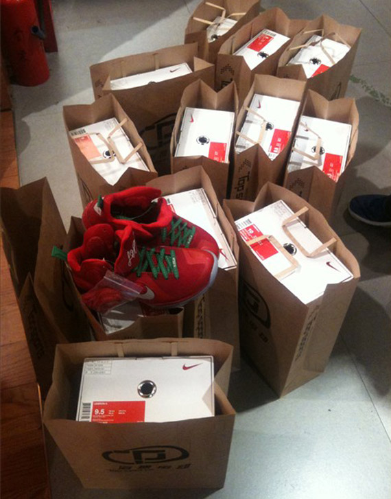 Nike Lebron 9 Christmas New Photos 5