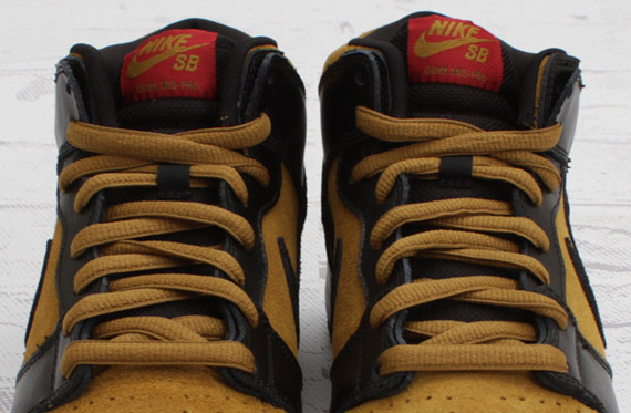 Nike Sb Dunk Mid Golden Hops Available