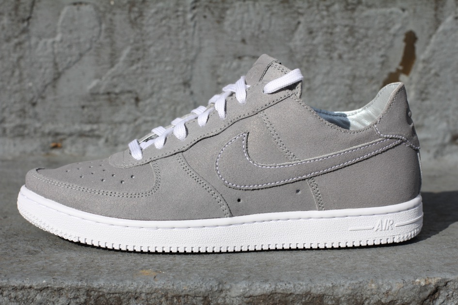 Nike Wmns Air Force 1 Low Light Metallic Platinum 2