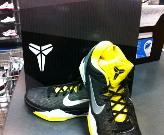 Nike Zoom Kobe VII Supreme Packaging