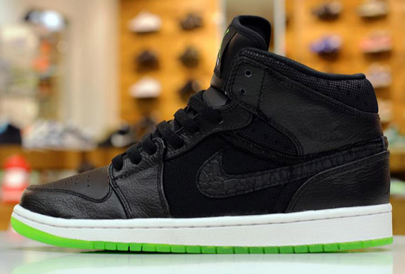 Air Jordan 1 Phat Black White Action Green