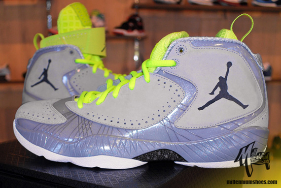 Air Jordan 2012 Wolf Grey Black Silver Ice White 2