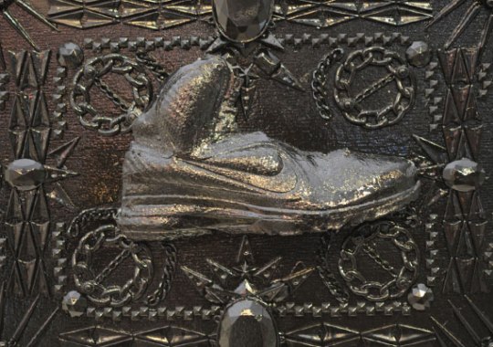 Nike LeBron 9 ‘Watch the Throne’ Sculpture by VanShun