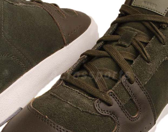 Nike Manor – Cargo Khaki – Rogue Green – Sail