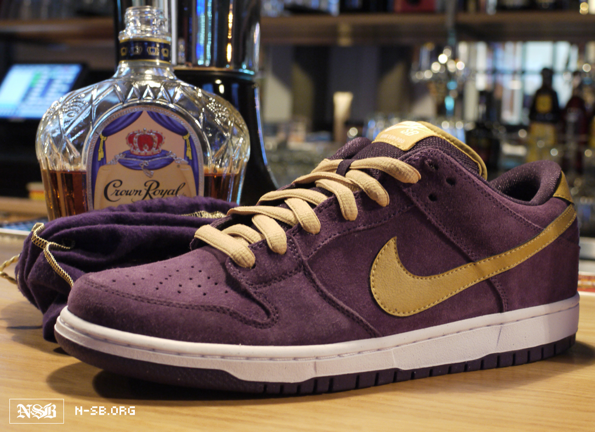 Nike Sb Dunk Low Crown Royal 01