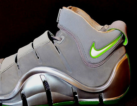 Nike Zoom LeBron IV 'Dunkman' - Gun Metal Sample