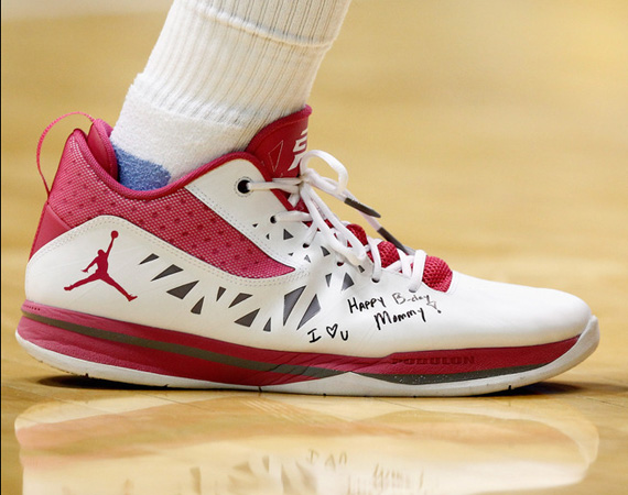 NCAA Feet: UNC Tar Heels Wear Jordan CP3.V ‘Coaches Vs. Cancer’