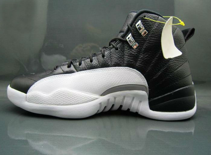 Air Jordan 12 Retro Black White True Red 4