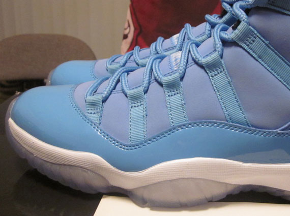 Air Jordan XI 'University Blue'