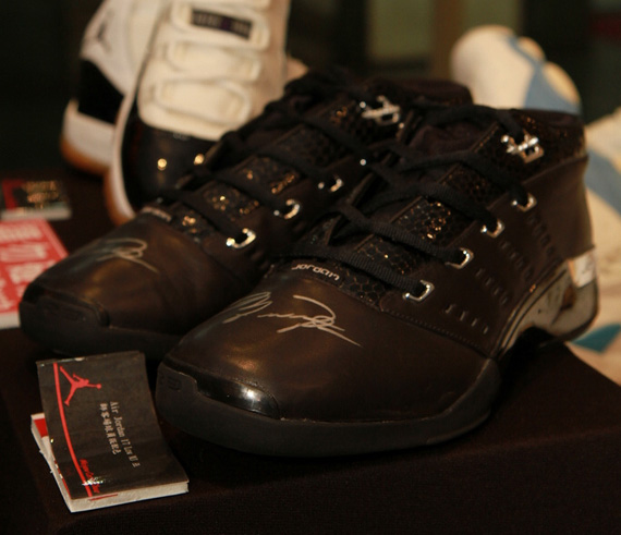 Air Jordan Xvii Low Black Autographed Michael Jordan