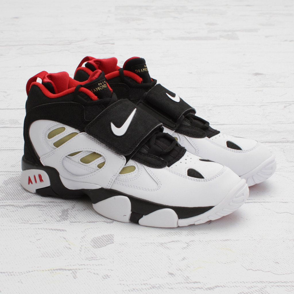 Nike Air Diamond Turf Ii Black White Metallic Gold 1